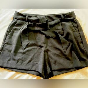 NWT. LOFT. Black dressy shorts.  28/6
